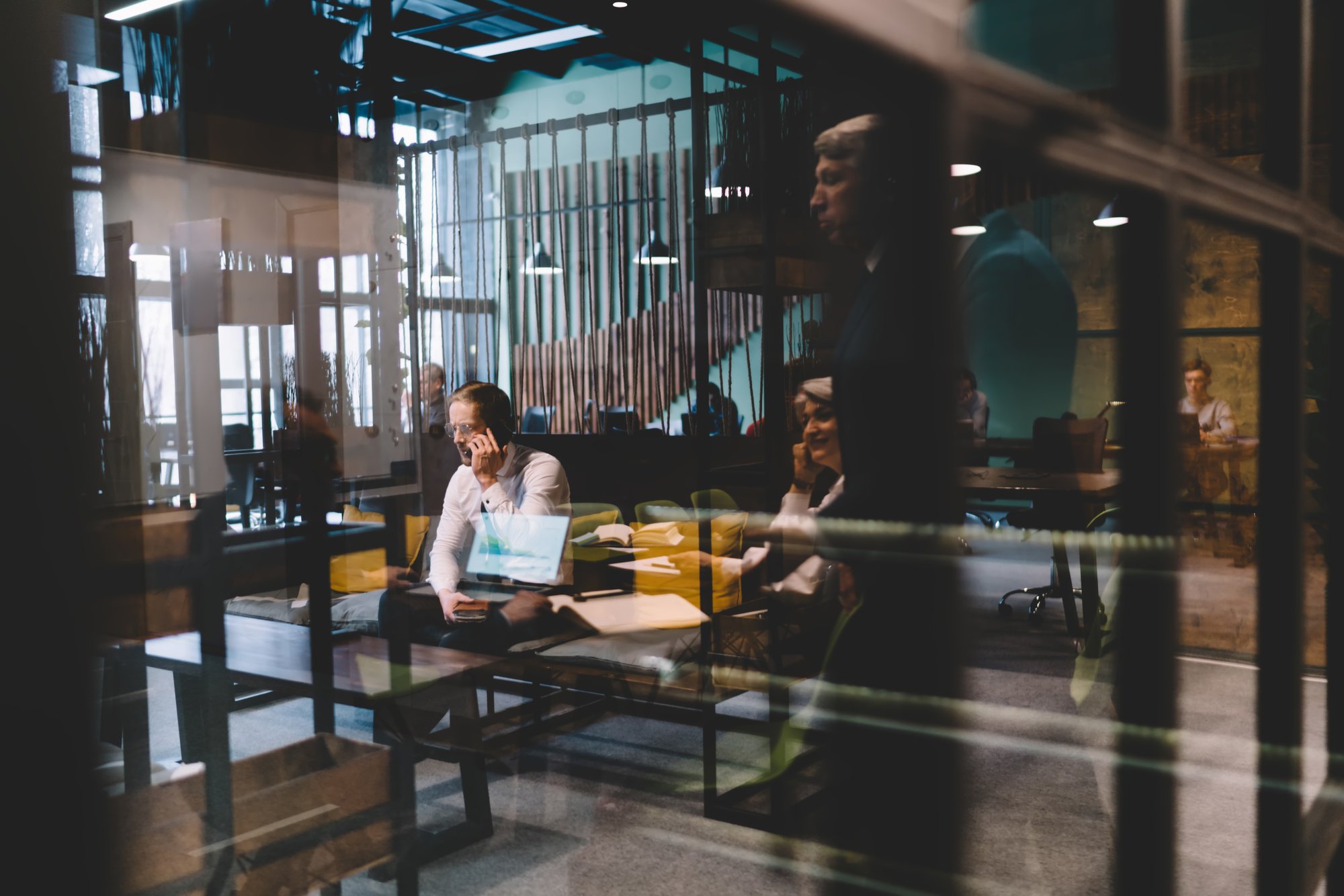 group-of-colleagues-gathering-together-in-conferen-2023-11-27-04-51-03-utc